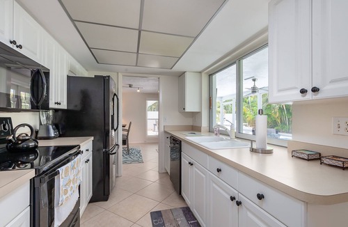 Sarasota House | Beautiful Pool Home minutes from Siesta Key Beach and siesta village.