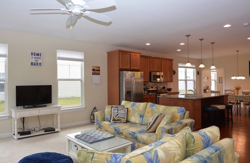 Rehoboth Beach House | Beautiful Rehoboth Beach Townhouse w/Pool Sleeps 8