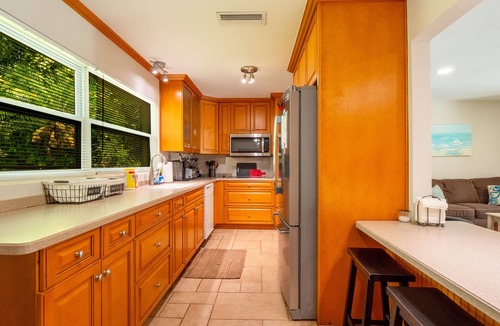 Clearwater House | Beautiful Remodeled House - Outdoor Pool & screened Florida Room