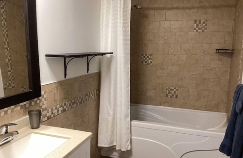 Sherbrooke Apartment | Beautiful renovated loft and very comfortable with all amenities