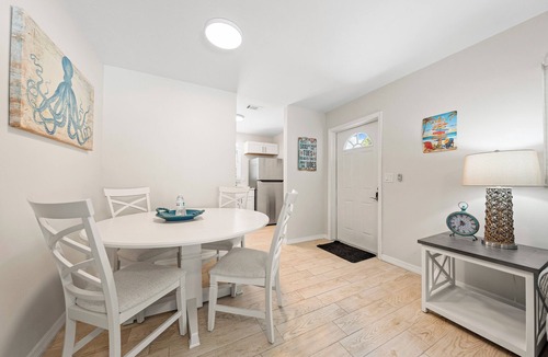 Siesta Key Villa | Beautiful Two Bedroom/Two Bath Bianco Sands, Quick Walk to Beach!