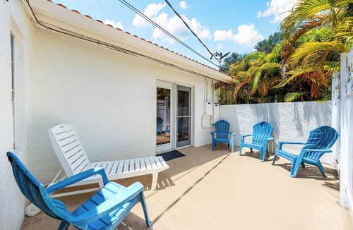Siesta Key Villa | Beautiful Two Bedroom/Two Bath Bianco Sands, Quick Walk to Beach!