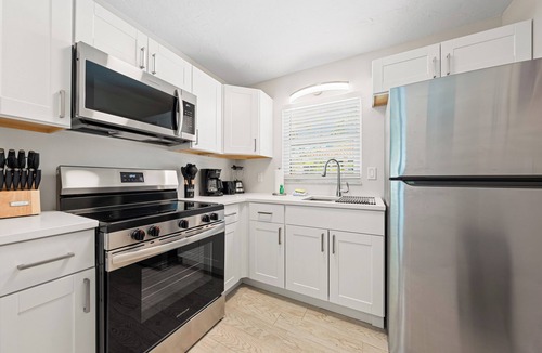 Siesta Key Villa | Beautiful Two Bedroom/Two Bath Bianco Sands, Quick Walk to Beach!