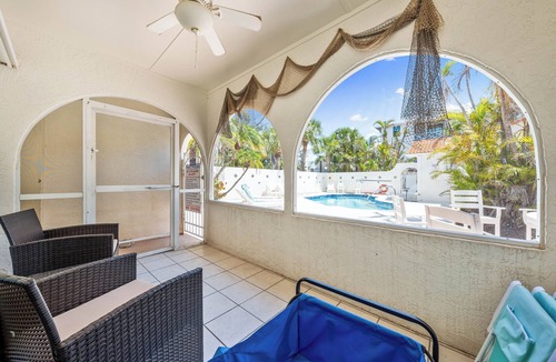Siesta Key Villa | Beautiful Two Bedroom/Two Bath Bianco Sands, Quick Walk to Beach!