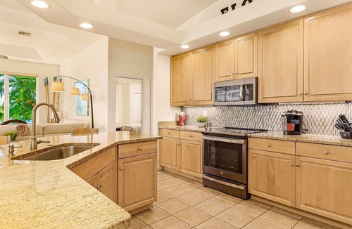 Pelican House | Beautiful Villa Lake View Heated Pool, Salt💧Spa & Kayak’s🐠 Simply Wonderful!