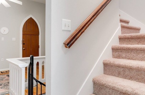 Old Town Fredericksburg Apartment | Beautifully Renovated 3 level Unit in Historic Downtown Fredericksburg