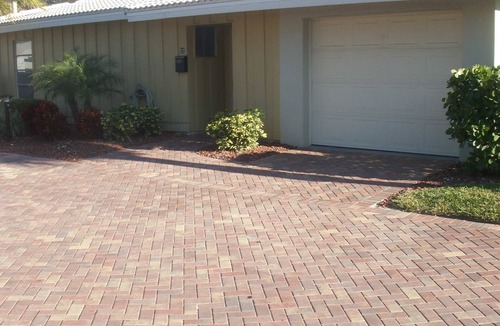 Siesta Key Villa | Beautifully Updated Villa Directly on Crescent Beach