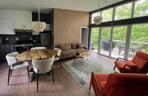 La Conception Villa | Bel Air Tremblant MONARQUE : 2 CHAMBRES, JACUZZI