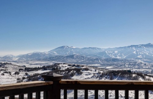 North Snyderville Basin House | Bella Vista | Sleeps 21 · Hot Tub · Mountain Views