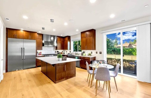Northwest Bellevue House | Bellevue DT Contemporary Fortress| Walk to QFC