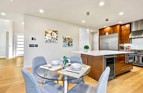 Northwest Bellevue House | Bellevue DT Contemporary Fortress| Walk to QFC