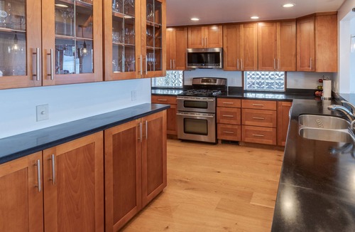 Northeast Bellevue Villa | Bellevue Lakeside Casa + Casita w/hot tub & 50ft private beach