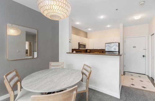 Belltown Apartment | Belltown Perch explore like a local
