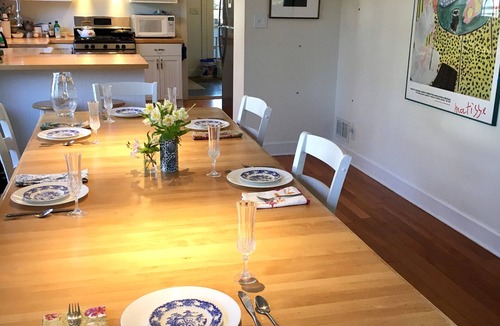 Union Pier Cottage | Best location-Room for all. Steps to the beach easy stroll to town. Private yard