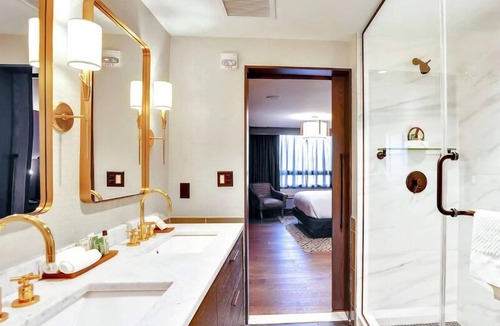 Dupont Circle Hotel | Best Place to Unwind! Pet-friendly, Seasonal Outdoor Pool!