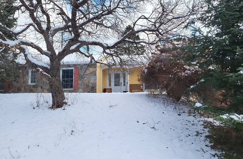 Cowansville House | Best price, special for summer book 8 days, 9th free. Cottage , fits 5