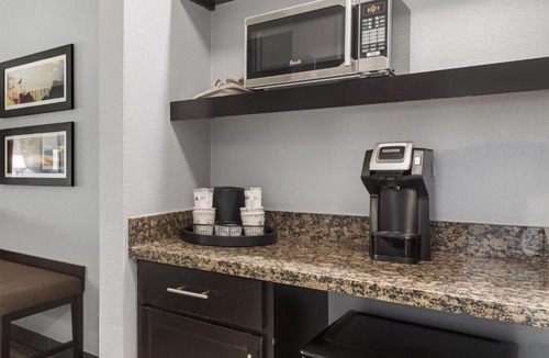 Lake Jackson Hotel | Best Western Plus Lake Jackson Inn & Suites