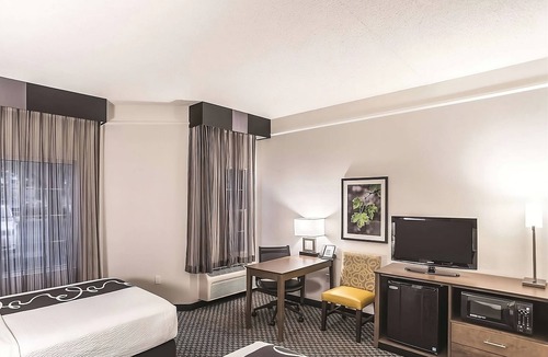 Woodlands Village House | Better Choice for your Vacation! 2 Pet-Friendly Units, Pool, Free Parking