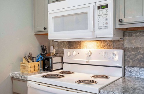 Notch Estates Condo | Black Bear Lodge | 1 Mile from Silver Dollar City