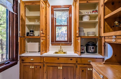 Flagstaff House | Black Diamond Manor in Flagstaff