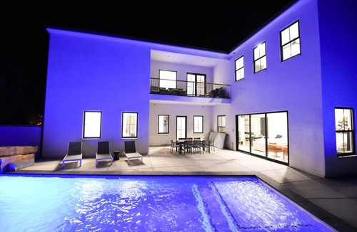 Hurricane Villa | Black Ridge Villa near Sand Hollow & Zions. Sleeps 32. Private pool & hot tub.