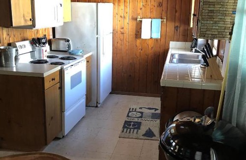 Kitty Hawk House | BlackBeard's Retreat - Historic and Pet Friendly cottage