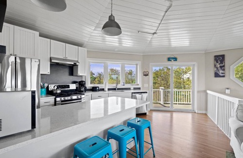 New Shoreham House | Block Island - 4 Bedroom Home on West Beach Road w/Panoramic Ocean Views + AC!