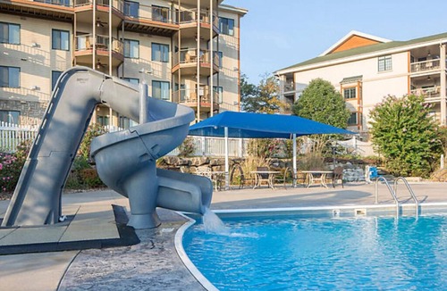 Big Cedars Cottage | BLOCK Paradise Point 2br
