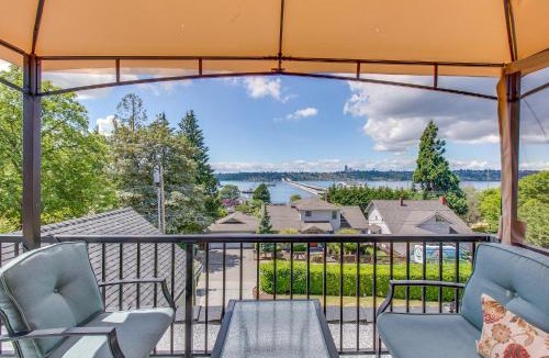 Mercer Island House | Blue Angels Room Mercer Island