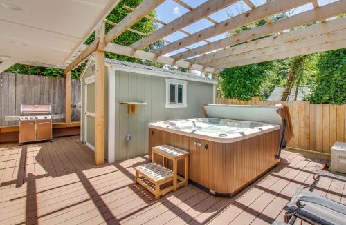 Mercer Island House | Blue Angels Room Mercer Island