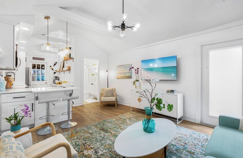 Old Town Cottage | BLUE BIRD ~ Adorable 1 BR, 1 Ba Conch Cottage in Bahama Village!