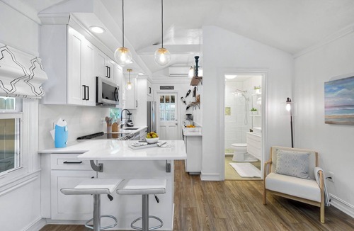 Old Town Cottage | BLUE BIRD ~ Adorable 1 BR, 1 Ba Conch Cottage in Bahama Village!