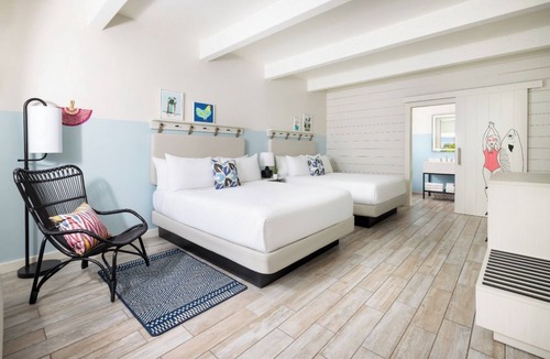 New Town Hotel | Blue Flamingo Resort l 4 Rooms, Pool, Cabanas, Karaoke & Old Town Shuttle