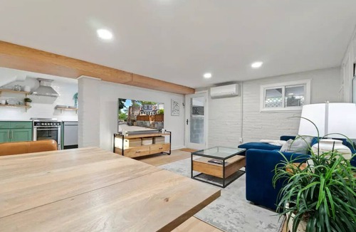 Mount Pleasant House | Blue House by the Zoo - Mt. Pleasant-AdMo-CoHi