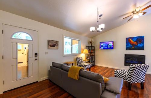 Central Oregon House | Blue House - private 2 bed, 2 bath home with garage