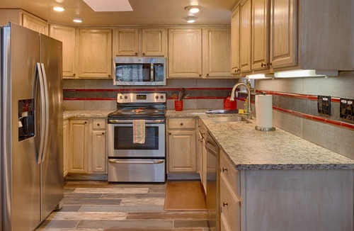 Pinetop Cabin | BLUE LAKE INN! SLEEPS 12 WITH CENTRAL AIR! FENCED FOR PUPS!