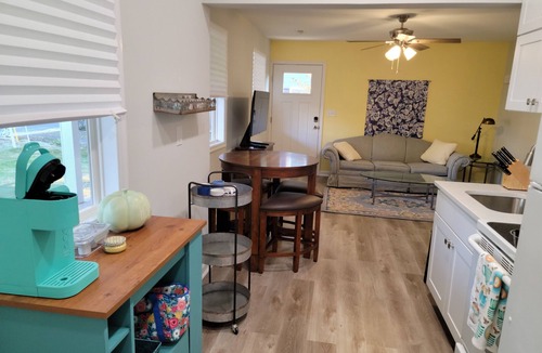 West Fairfax Cottage | Blue Ridge Avenue Guest House