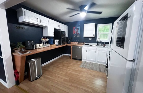 St. Robert Cottage | Bluebird Liberty Cottage