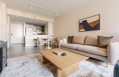 Court House Apartment | Blueground | Clarendon, pool, nr Arlington Cemetery