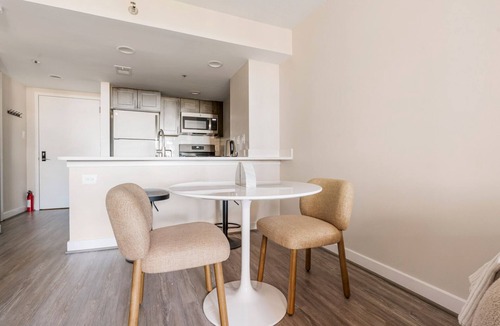 Court House Apartment | Blueground | Clarendon, pool, nr Arlington Cemetery