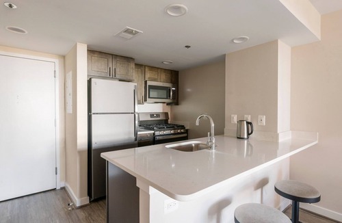Court House Apartment | Blueground | Clarendon, pool, nr Arlington Cemetery