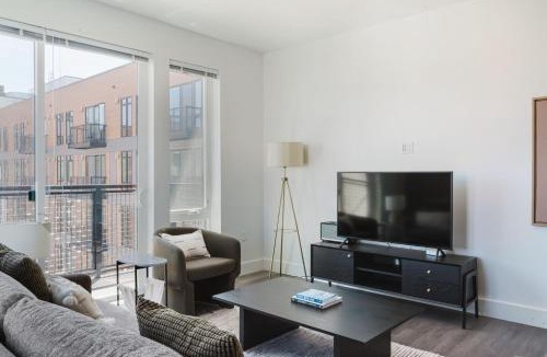 Squire Park Apartment | Blueground First Hill gym bbq game room SEA-744