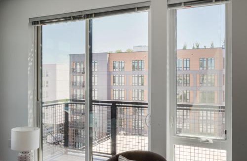 Squire Park Apartment | Blueground First Hill gym bbq game room SEA-744