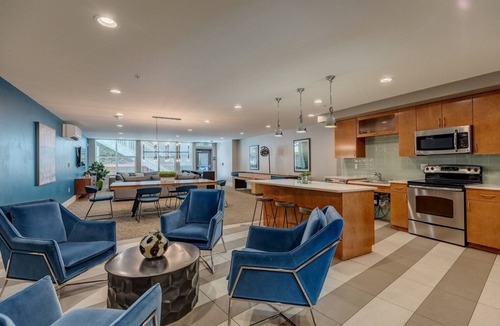 Wallingford Apartment | Blueground | Northlake, w/d, nr Gas Works Park