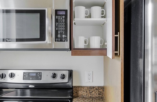 Northwest Bellevue Apartment | Blueground | Northwest Bellevue, rooftop, nr Bellevue Park
