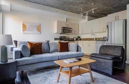 Downtown Seattle Apartment | Blueground | Pioneer Square, rooftop, nr Stadium