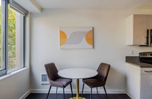 Downtown Seattle Apartment | Blueground | Pioneer Square, rooftop, nr Stadium
