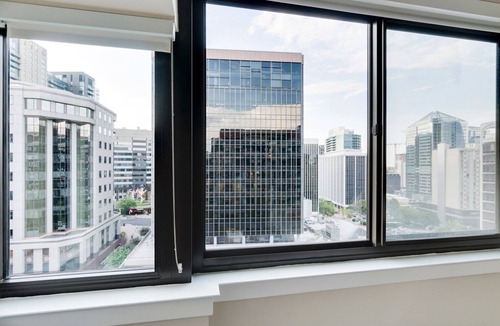 Rosslyn Apartment | Blueground | Radnor - Fort Myer Heights, view, nr Arlington Memorial Bridge