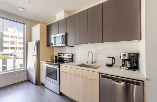South Lake Union Apartment | Blueground | South Lake Union, garden, nr Lake Union Park
