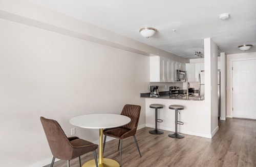 Cascade Apartment | Blueground | South Lake Union, balcony, nr Lake Union